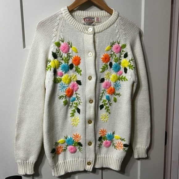 Kimlon Sweaters - Kimlon Vintage Acrylic White Cardigan with Multicolor Floral Embroidery Sweater